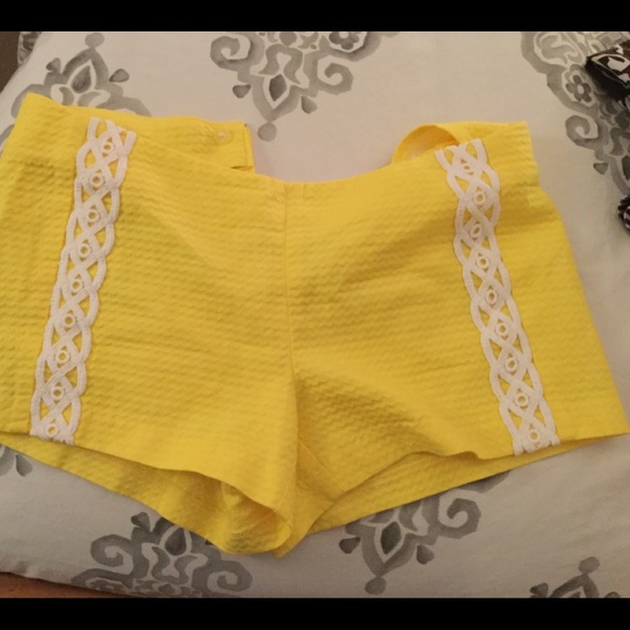 Lilly Pulitzer Liza Shorts - Picture 4 of 7